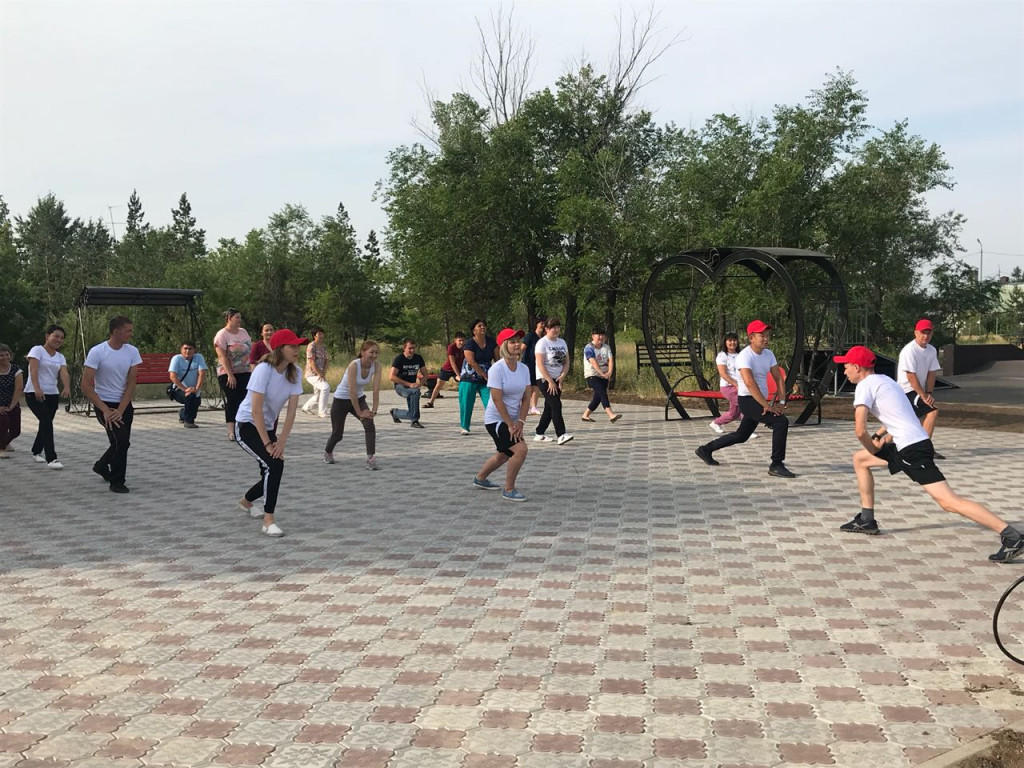  Утренняя зарядка в Шарбактах. 