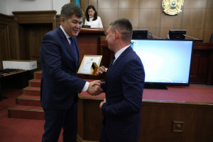   Министр здравоохранения РК Елжан Биртанов поздравил Лучших в системе здравоохранения по Республике Казахстан  